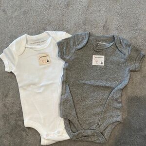 EUC 0-3M Burt’s Bees Baby Short Sleeve Onesies